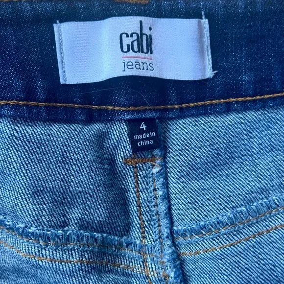 CAbi Women's Blue Jean Shorts with Frayed Hem. Size 4 - Picture 5 of 9
